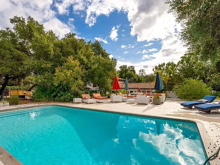 820 Foothill Ln — Photo 26