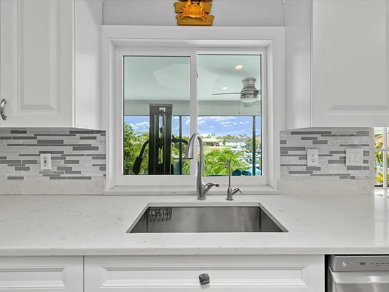 3534 Seaway Dr — Photo 33