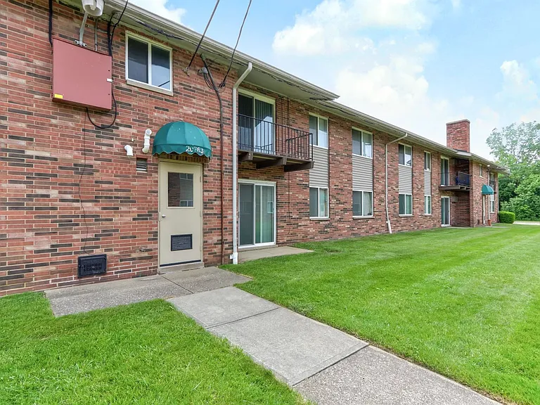 Ellacott Parkway Apartments — Photo 13