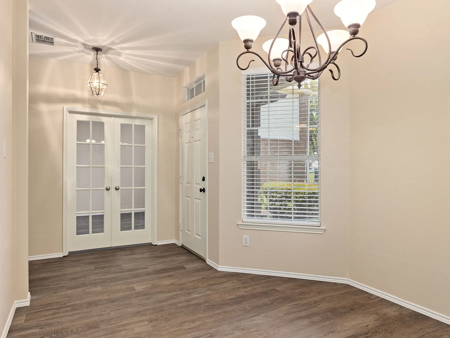 3 bed, 1844 sqft, $2,300 — Photo 3