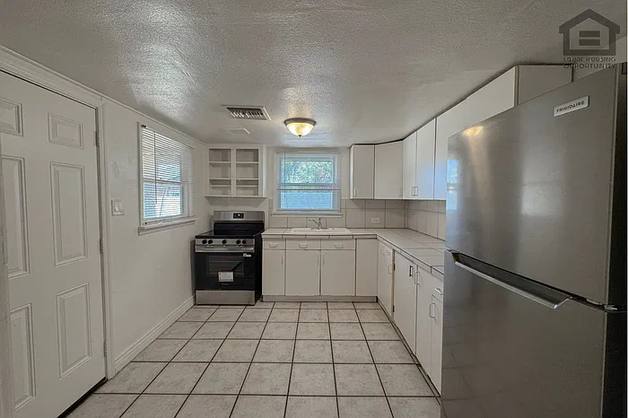 1 bed, 1.0 bath, 624 sqft, $899 — Photo 1