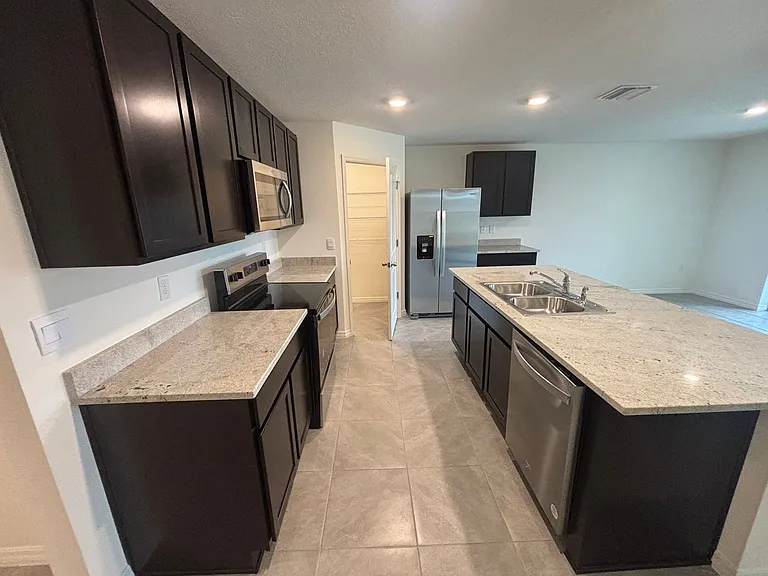 481 W Rexford Dr — Photo 12