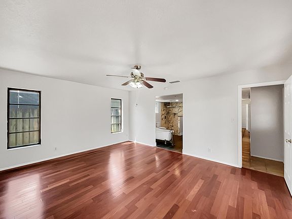 3rd image of 508 NW 103rd Avenue