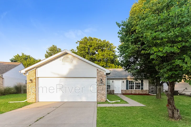 1393 Sanner Dr photo 1