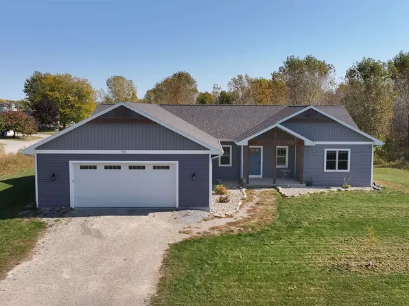 75 Kope Ave, Oshkosh, WI 54901