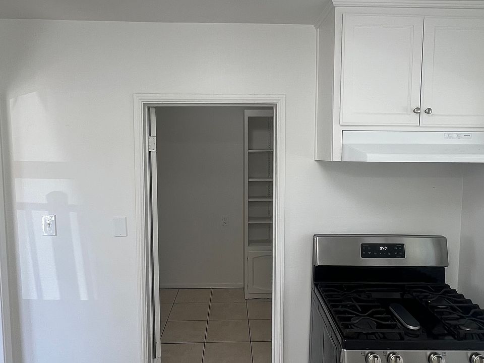 1st image of 224 Plymouth Dr #224