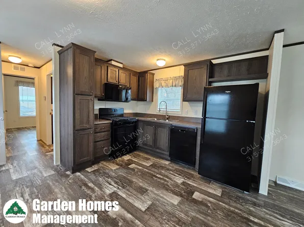 79 Millstream Ct, Clark Mills, NY 13321