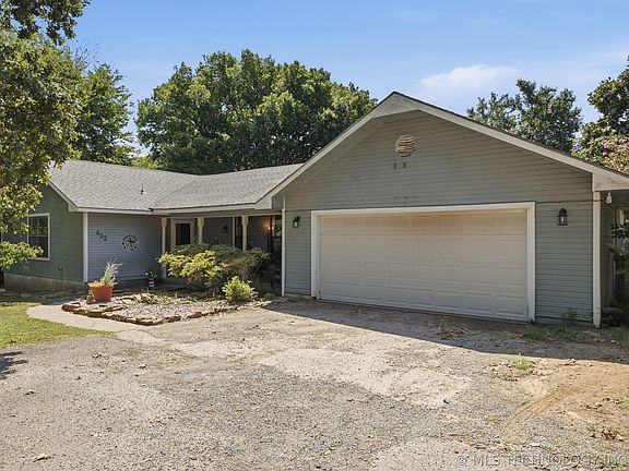 3rd image of 603 E Coppinger Ave