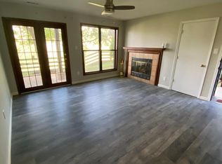 5139 Hollow Wood Ct APT A, Saint Louis, MO 63128