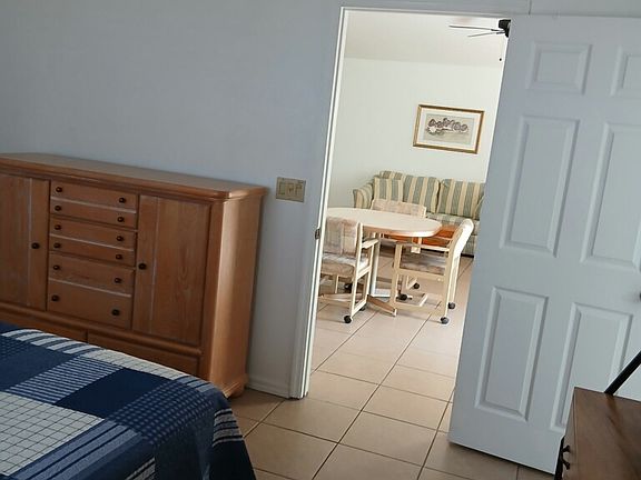 5th image of 4616 SE 4th Pl APT 1