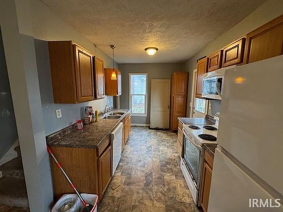 4th image of 438 Goshen Ave