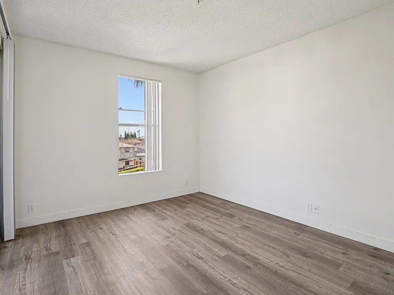 11657 Oxnard Str. — Photo 9