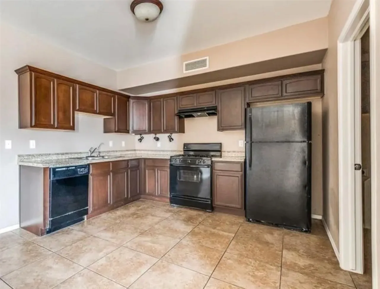 4 bed, 1516 sqft, $1,600 — Photo 2