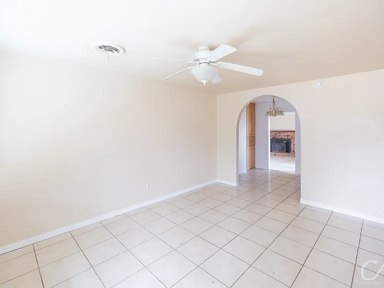 2902 Bennett Dr — Photo 3