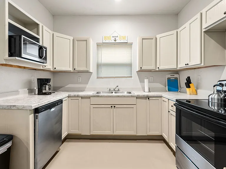 3115 N Grand Ave — Photo 2