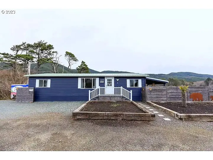 1600 Highway 101 N photo 1