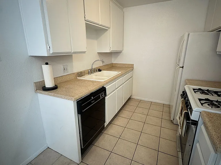 331 Newport Ave #4 — Photo 36