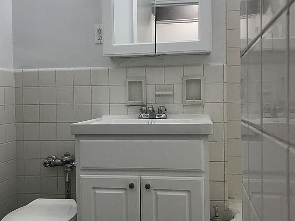 3rd image of 6645 Broadway APT 4A