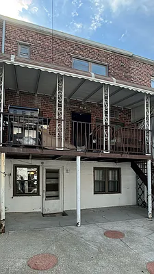 Sold by Wolf Properties Management LLC | media 4