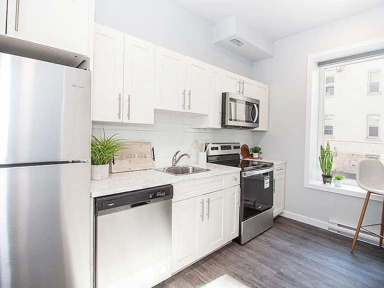 753 Wolseley Ave #306 — Photo 7