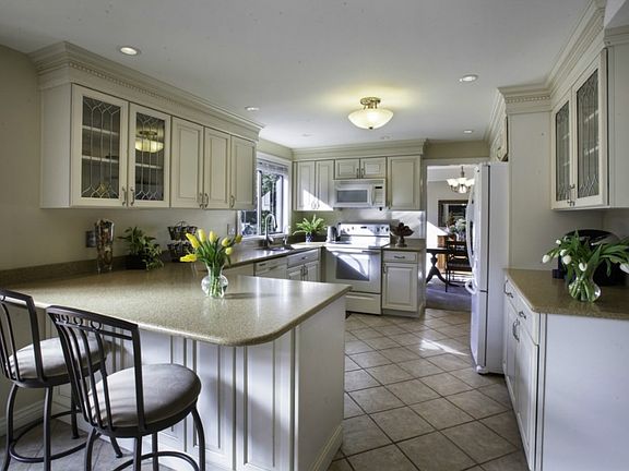 3rd image of 301 207th Ave NE