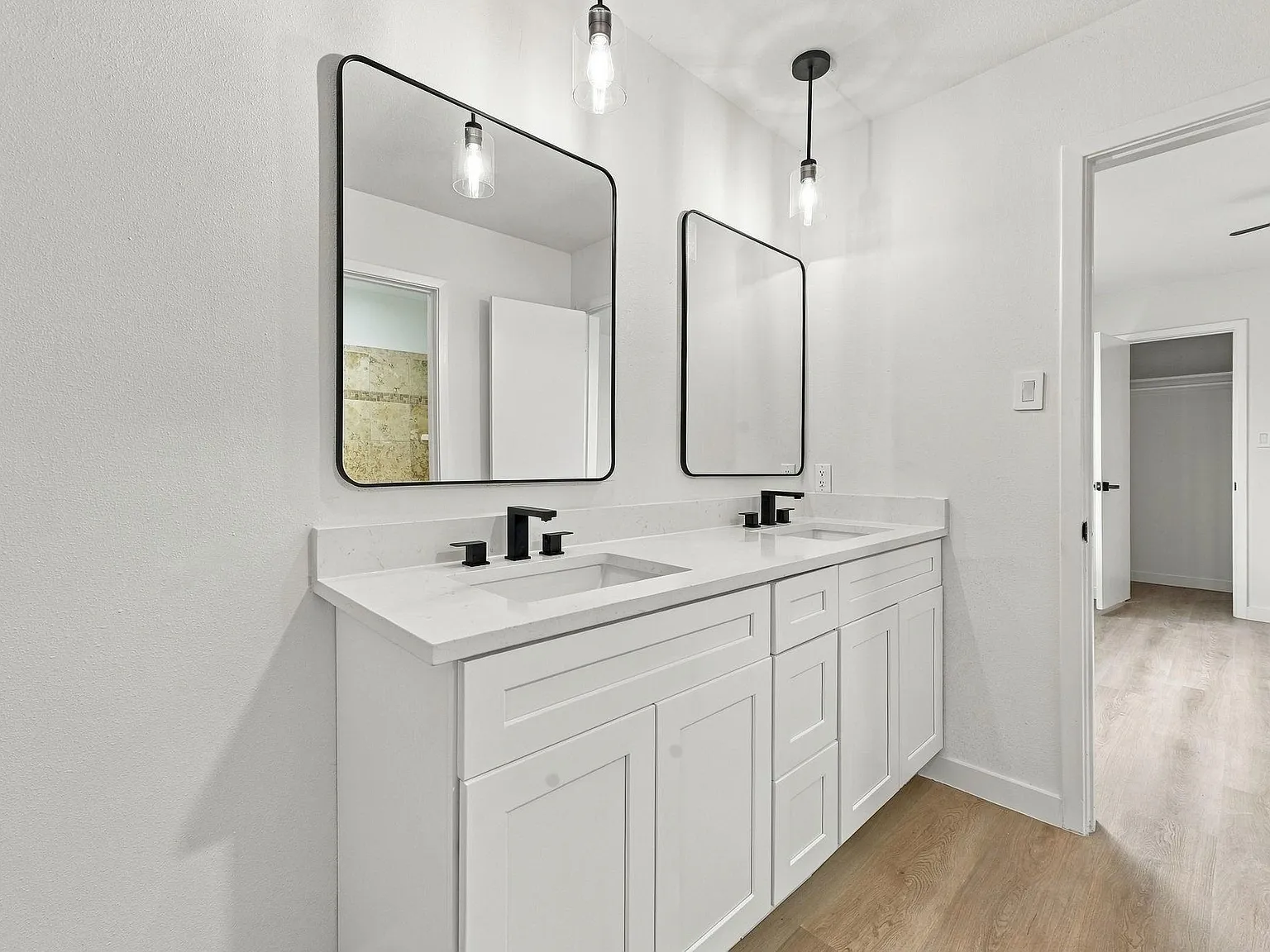 3 bed, 2.0 bath, 1609 sqft, $2,250 — Photo 3