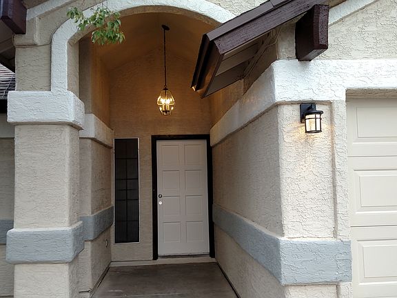 3rd image of 1517 N Rosemont