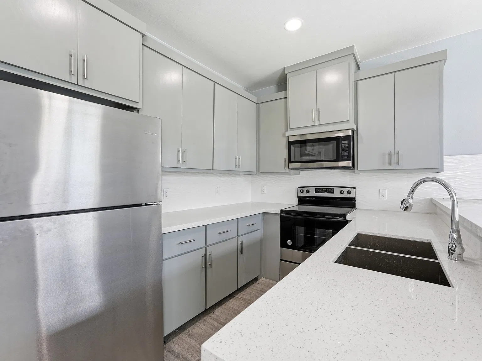 2 bed, 910 sqft, $1,150 — Photo 3