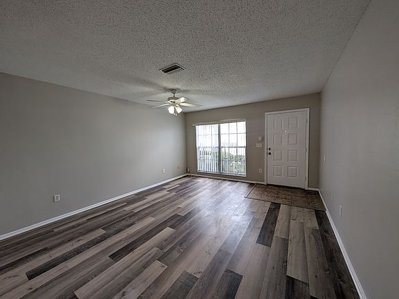 3rd image of 414 Kensington Lake Cir