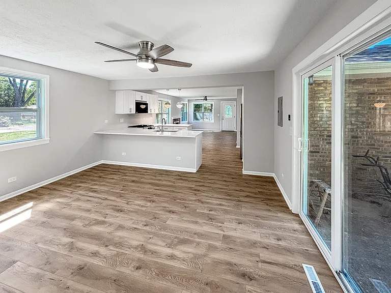 3102 Victoria Ave — Photo 7