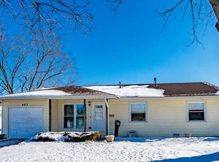 987 Grissom Trl, Elk Grove Village, IL 60007