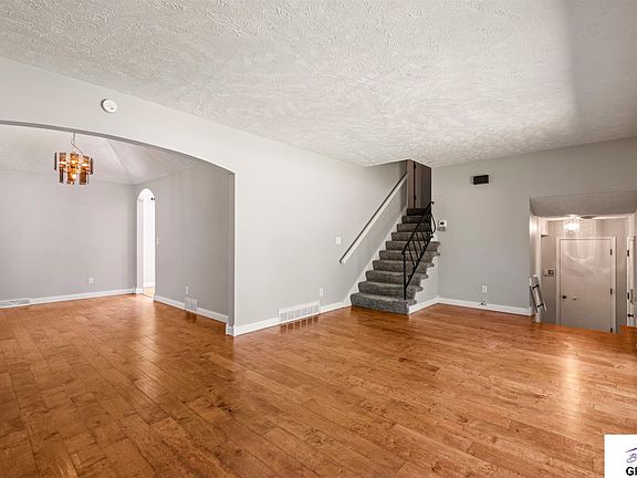 3rd image of 10929 Taylor St