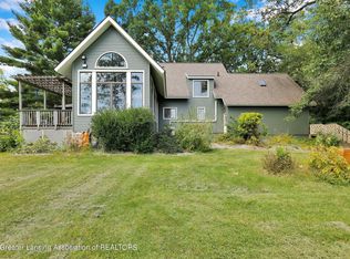 15425 Roepke Rd, Gregory, MI 48137