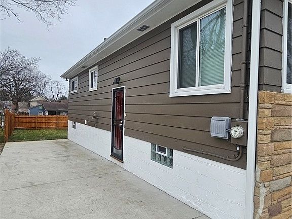 4th image of 803 Ardella Ave