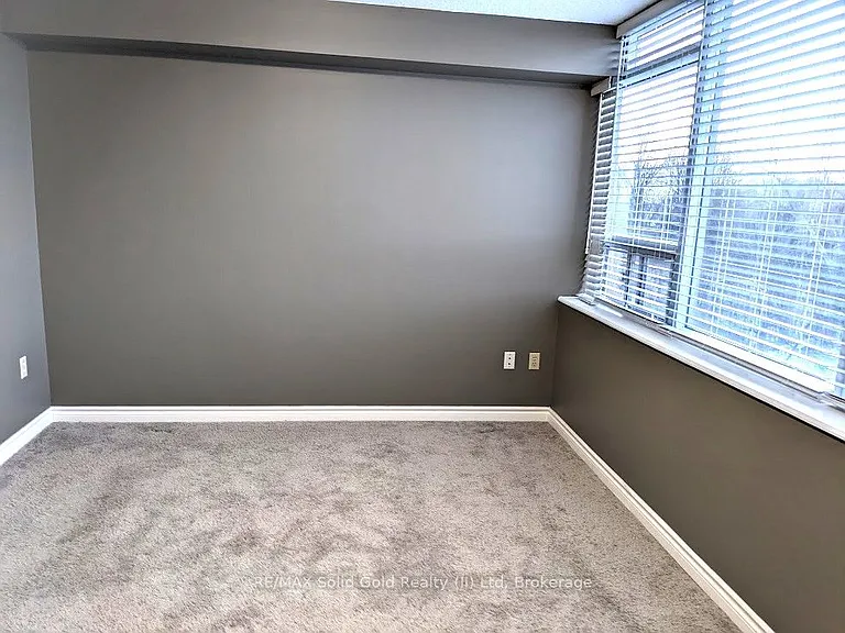 3227 King St E #610 — Photo 9
