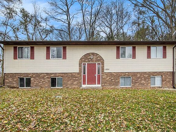 3rd image of 1321 Huntington Ave APT 2