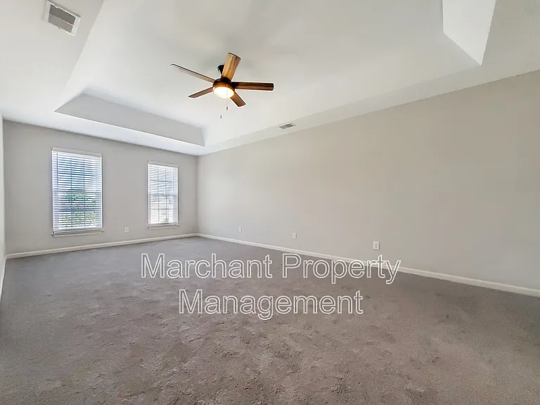 15 Silverthorn Ct — Photo 35