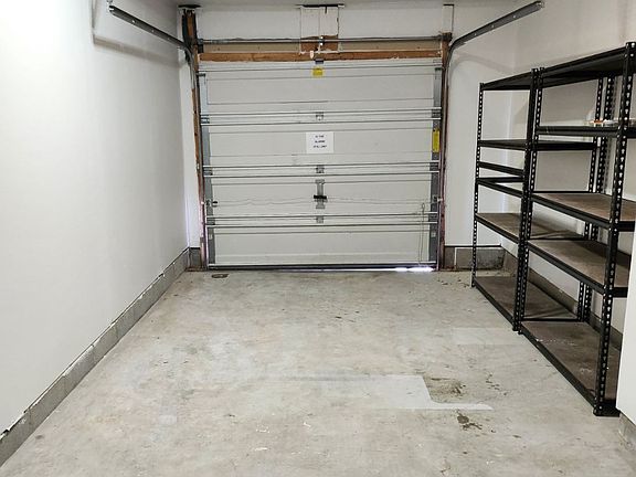 3rd image of 124 Nob Hill Rd