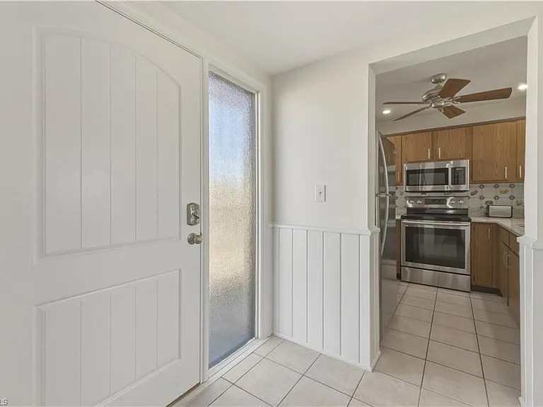801 River Point Dr #303A — Photo 4