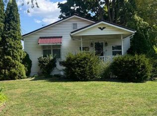 814 6th St, Carrollton, IL 62016