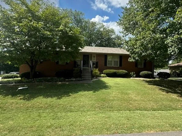 235 Saint Albans Dr, Bowling Green, KY 42103