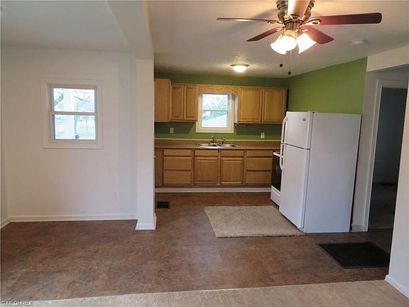 3rd image of 122 Garden St