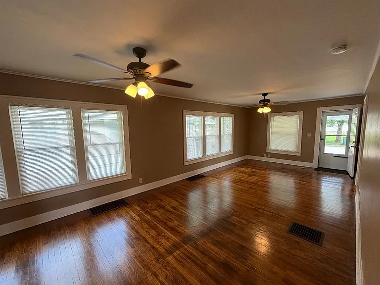 1404 S Elm St — Photo 4