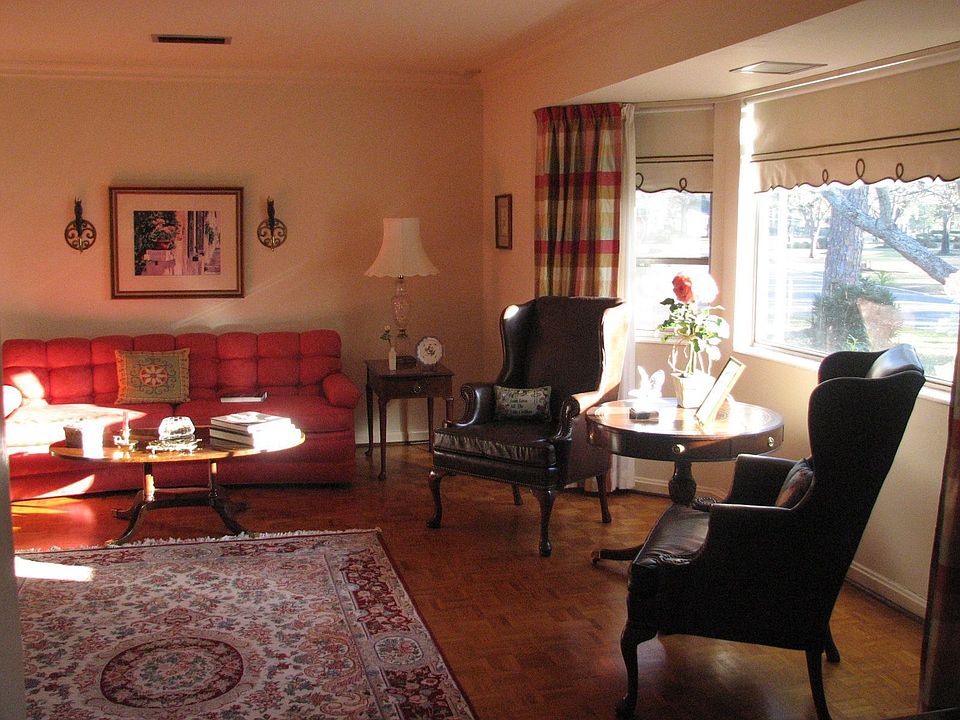 Beautiful Formal Living Room with Oak Parque Floors