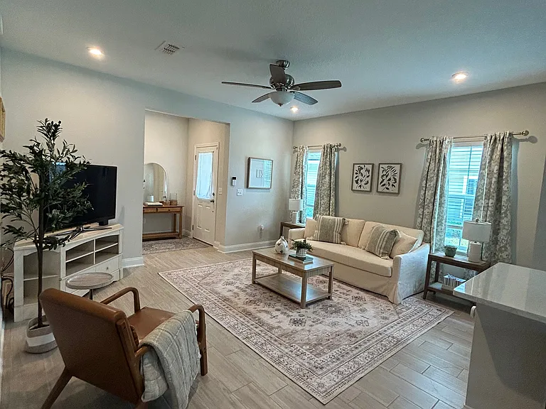 11916 Calvesta St — Photo 17