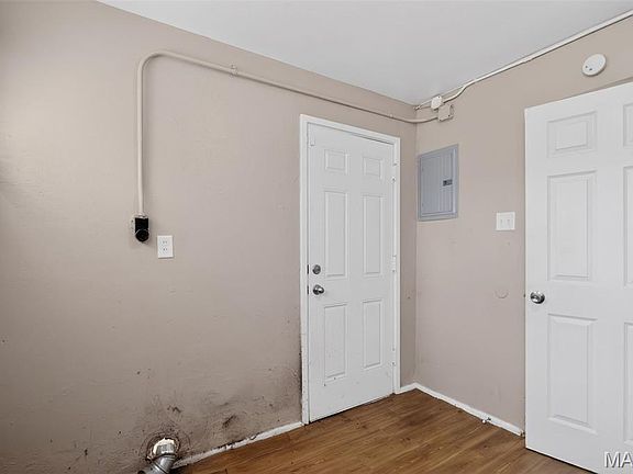 5th image of 8302 Woodhurst Dr