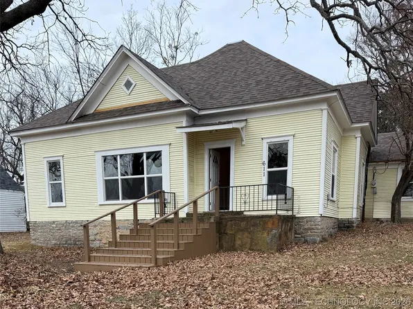 611 Goingsnake St, Tahlequah, OK 74464