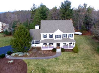 1 Ledgewood Dr, Litchfield, NH 03052