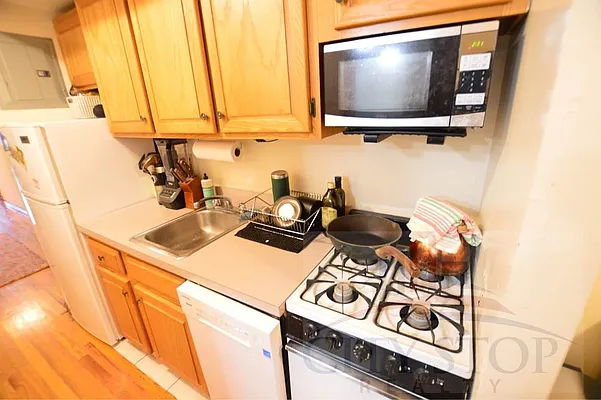 Rented by City Stop Realty | media 16