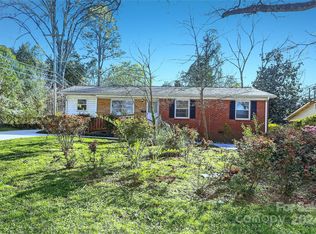 2038 Sandhurst Dr, Charlotte, NC 28205